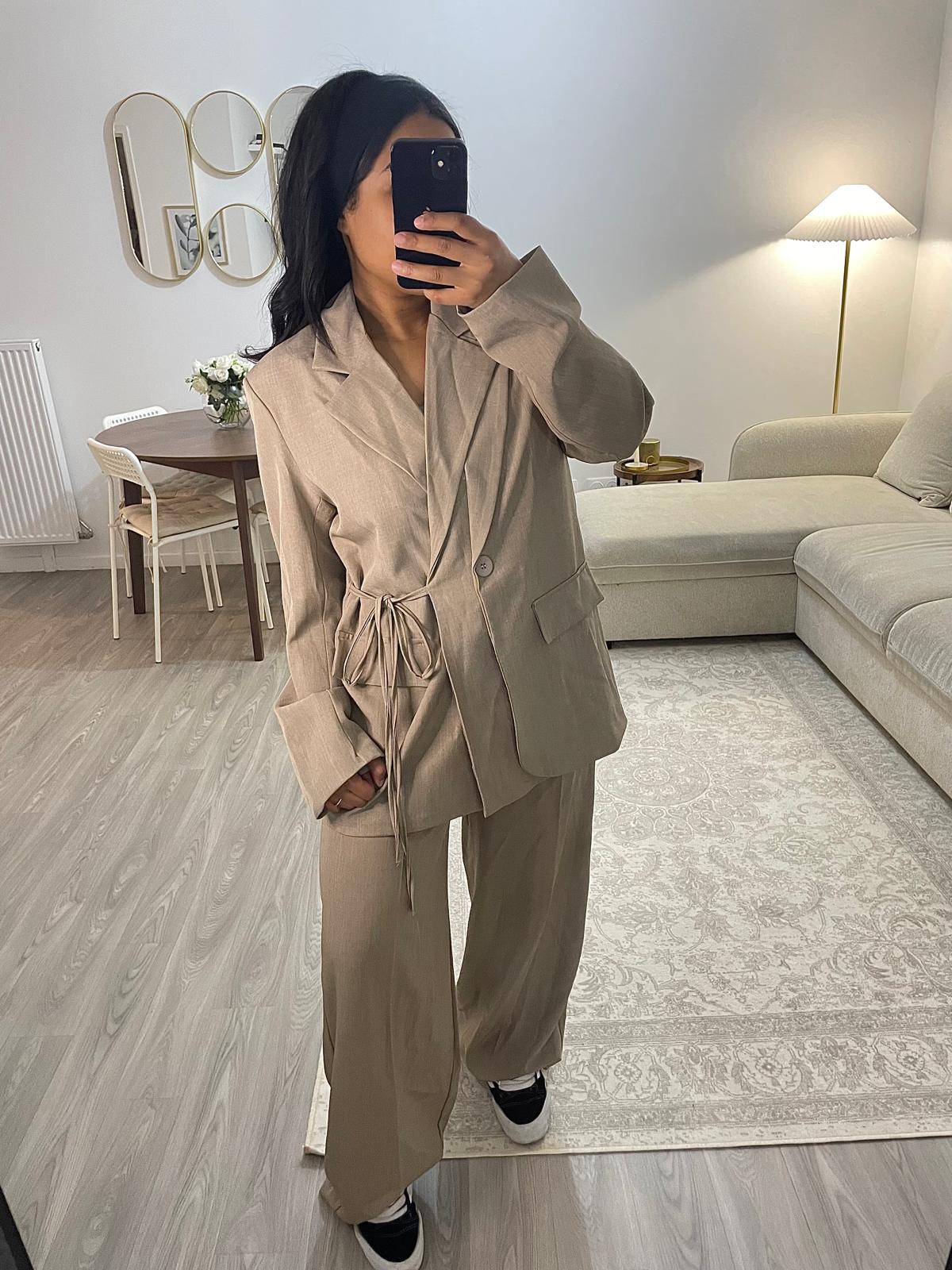 Tailleur taupe