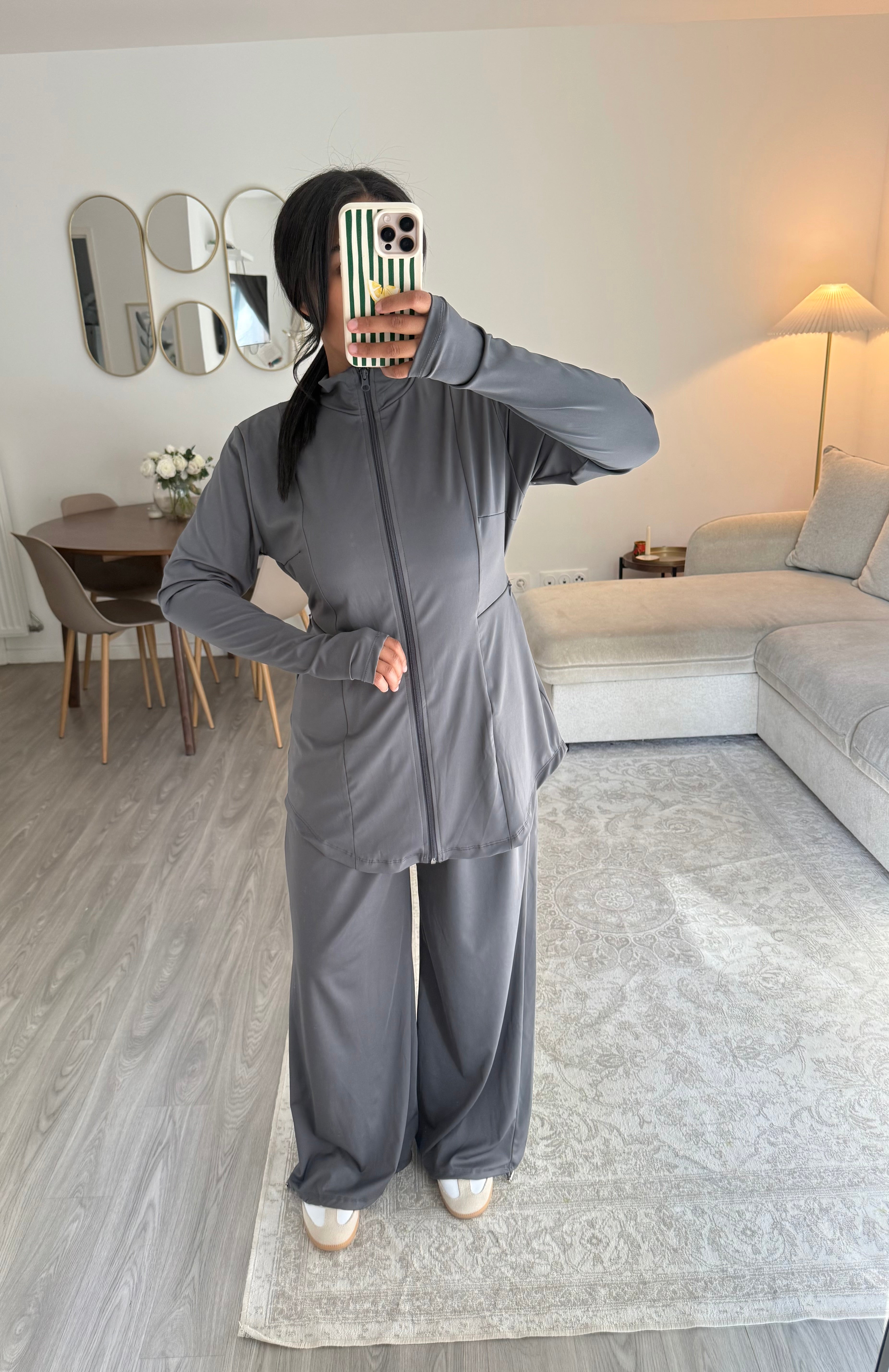 Ensemble sport gris