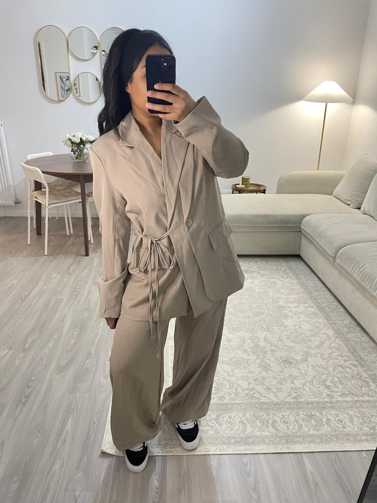 Tailleur taupe