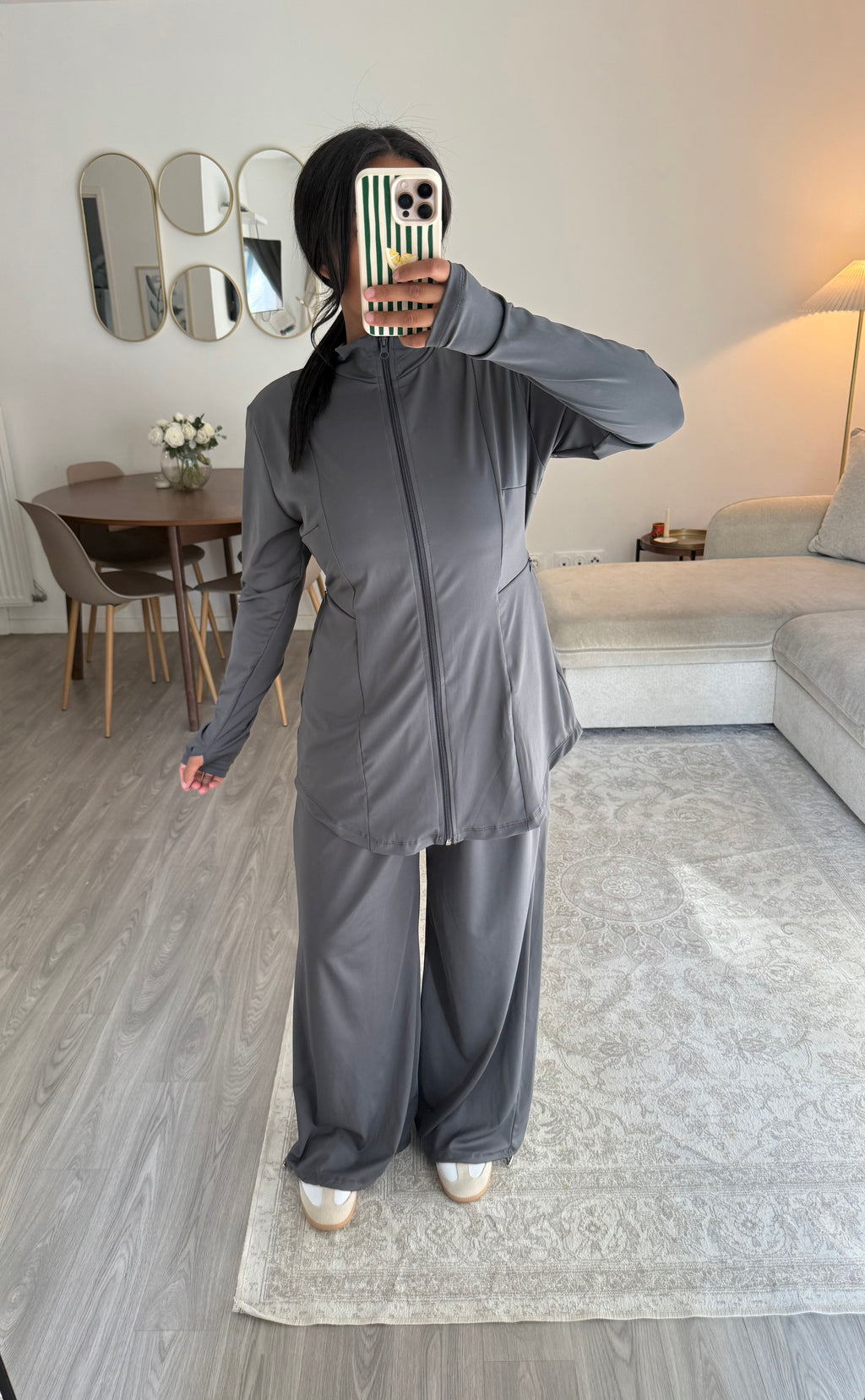 Ensemble sport gris