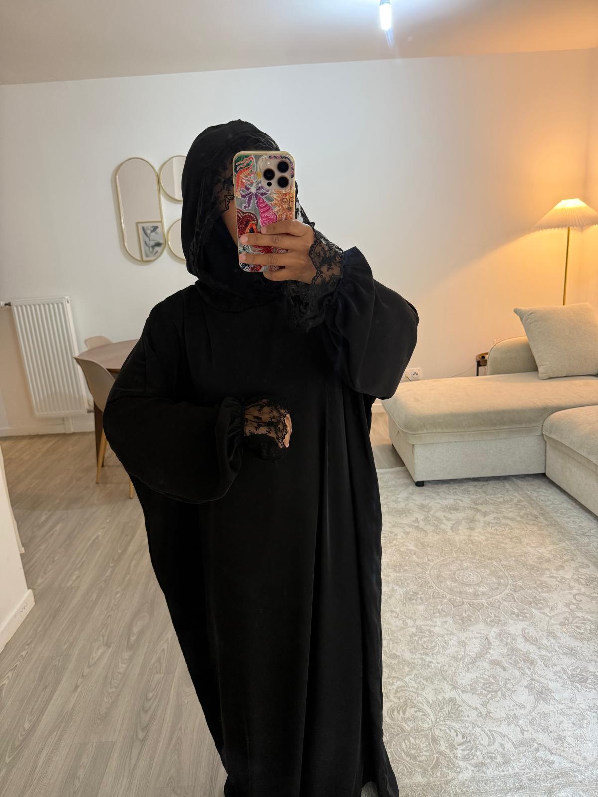 Robe Noor noire