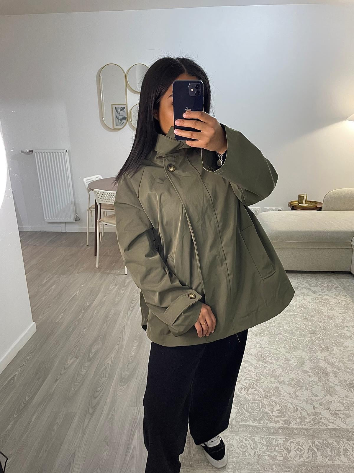 Trench court kaki
